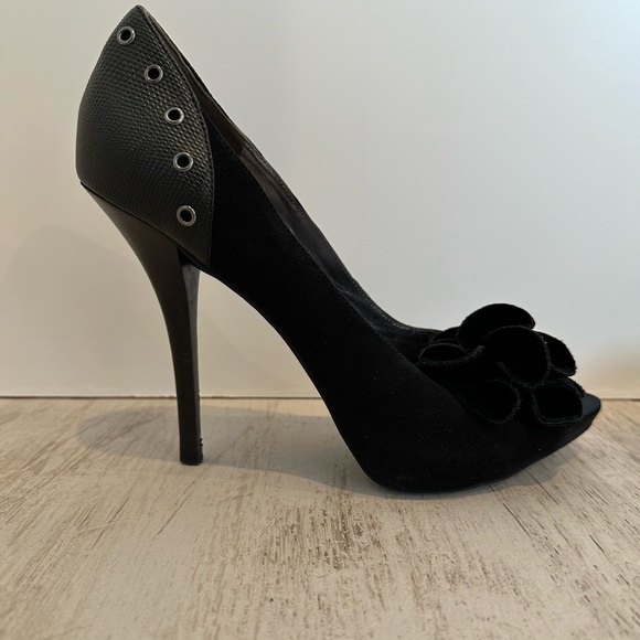 Guess by Marciano | Leather & Velvet | Flower | Heels | Size 8.5 - Picture 5 of 6